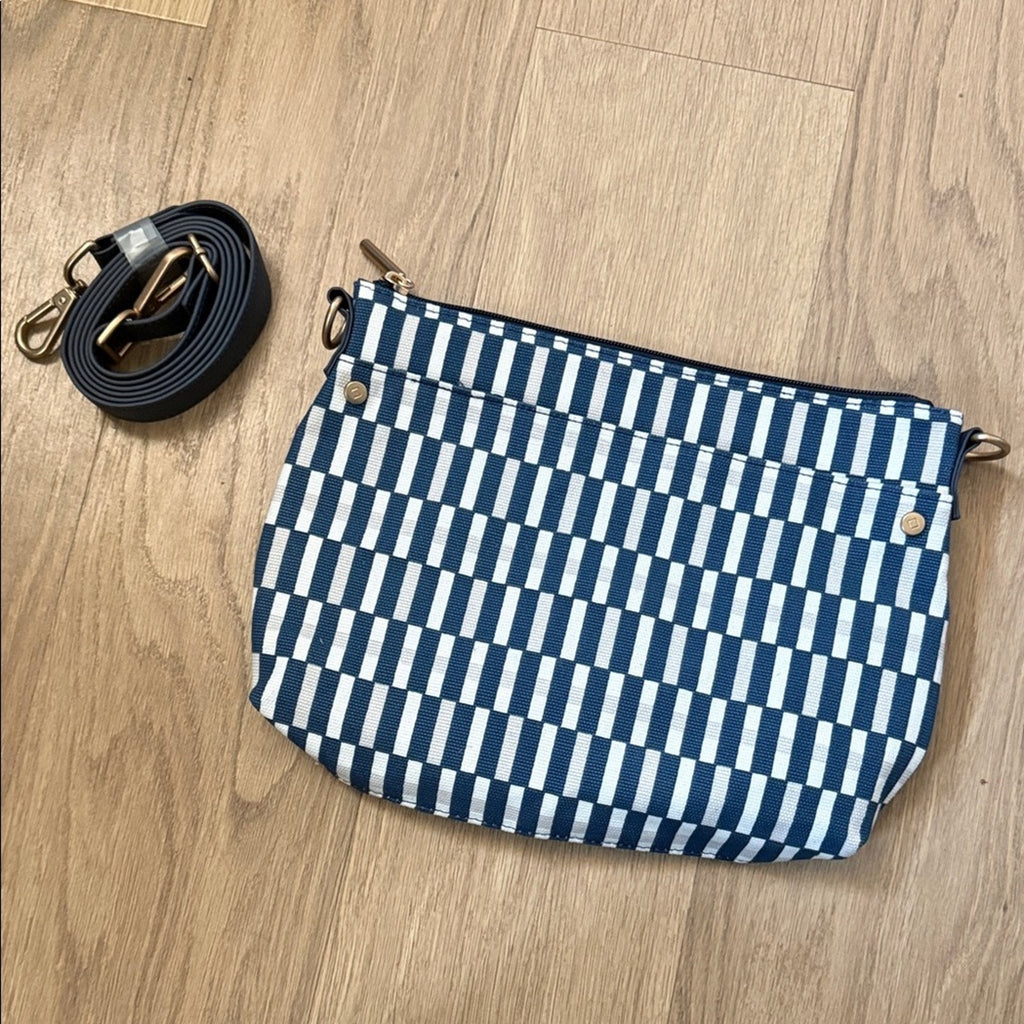Thirty One Stylish Blue and White Patterned Women's Crossbody Bag New!