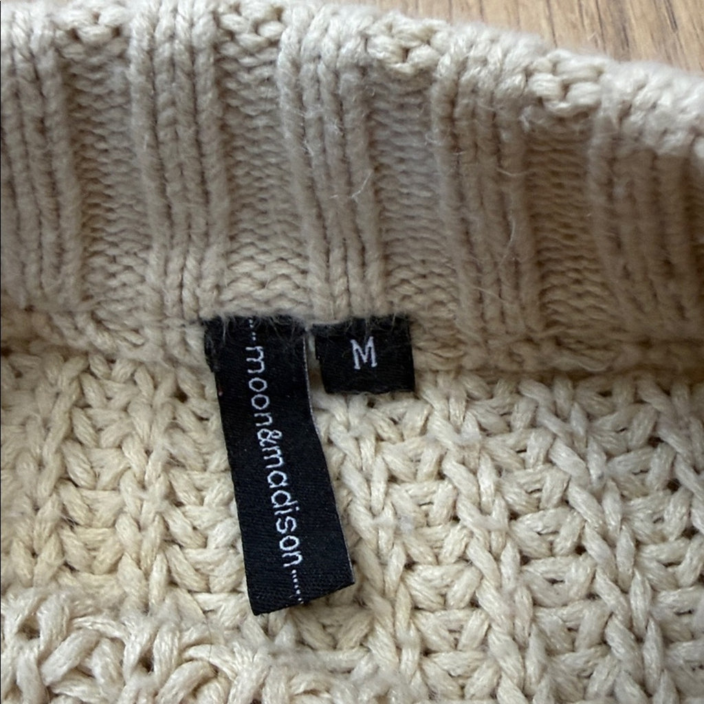 moon & madison Cream Knit Crew Neck Sweater Size Medium