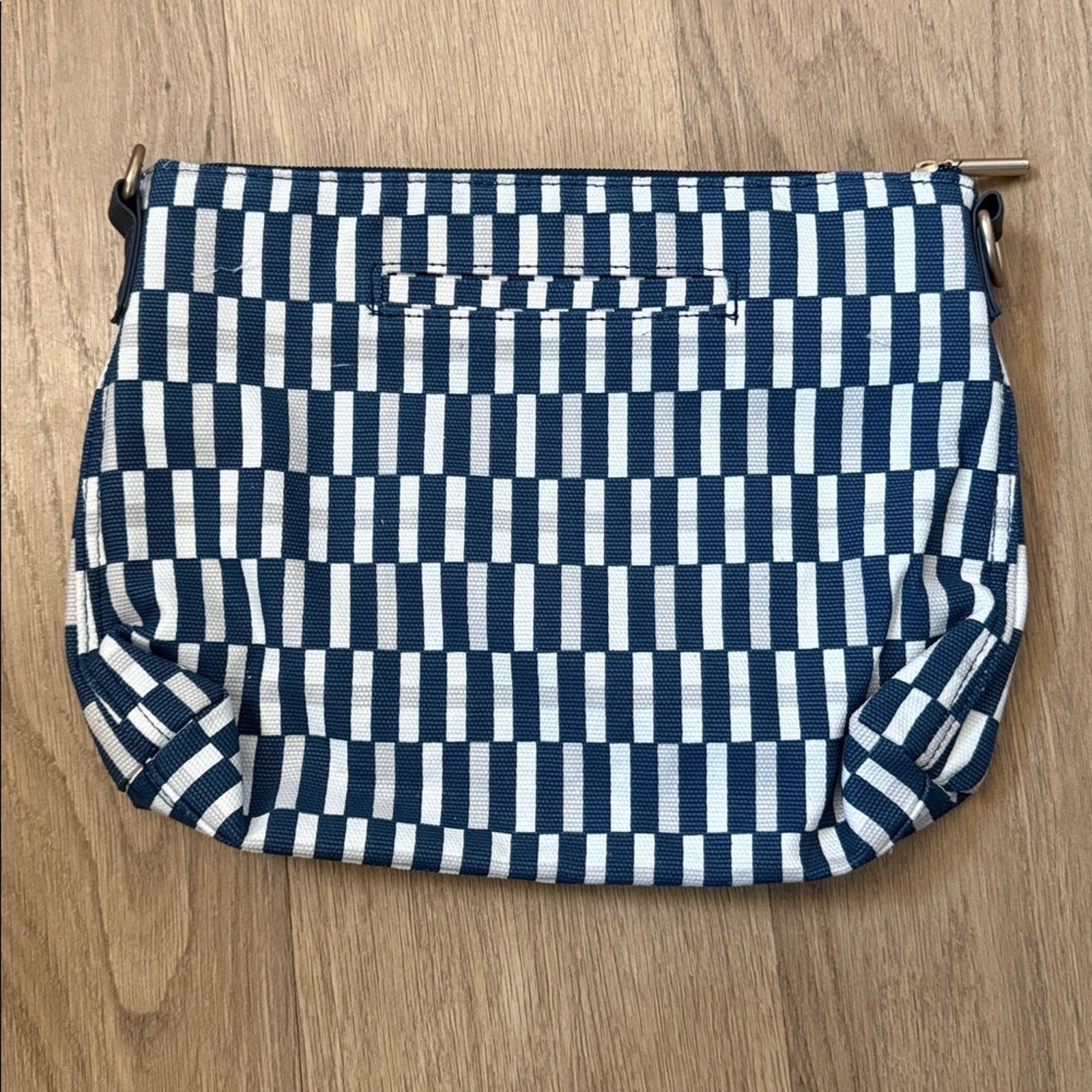 Thirty One Stylish Blue and White Patterned Women's Crossbody Bag New!