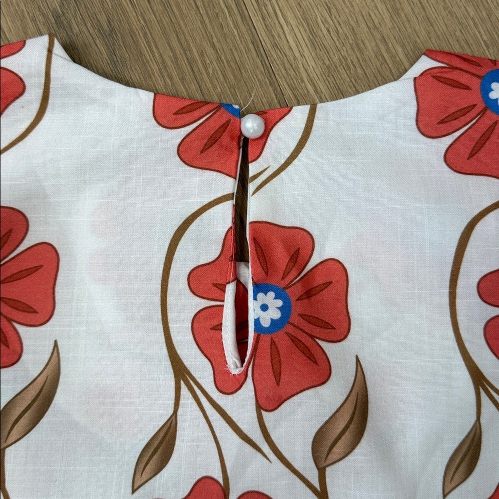 Floral Sleeveless Shift Dress - Red and White Size Small