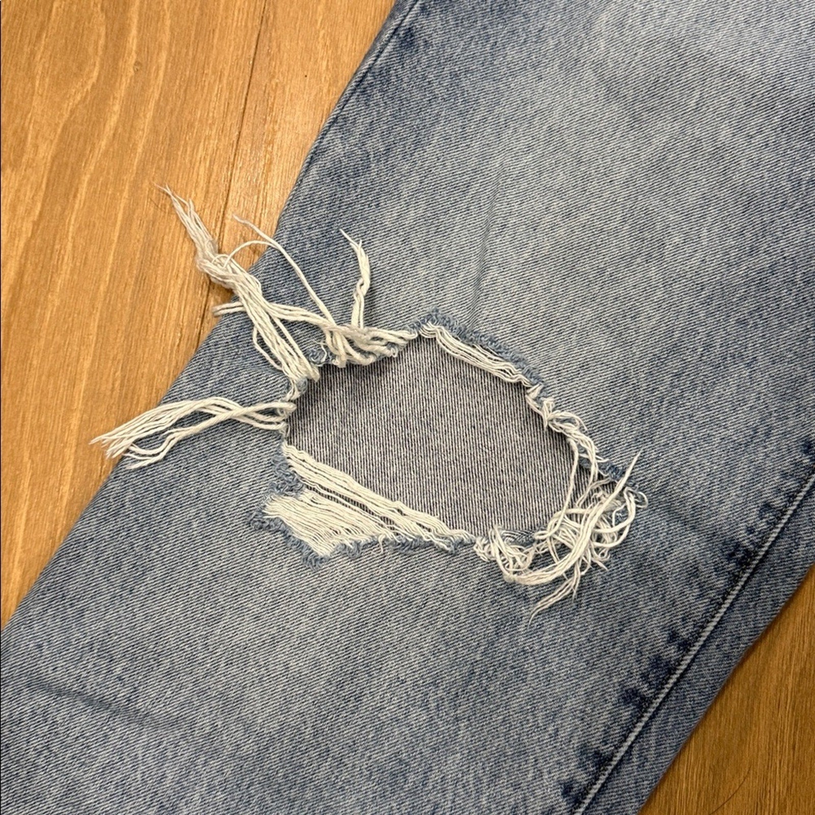 Universal Thread 90's Baggy Light Blue Distressed Boyfriend Jeans Size 6