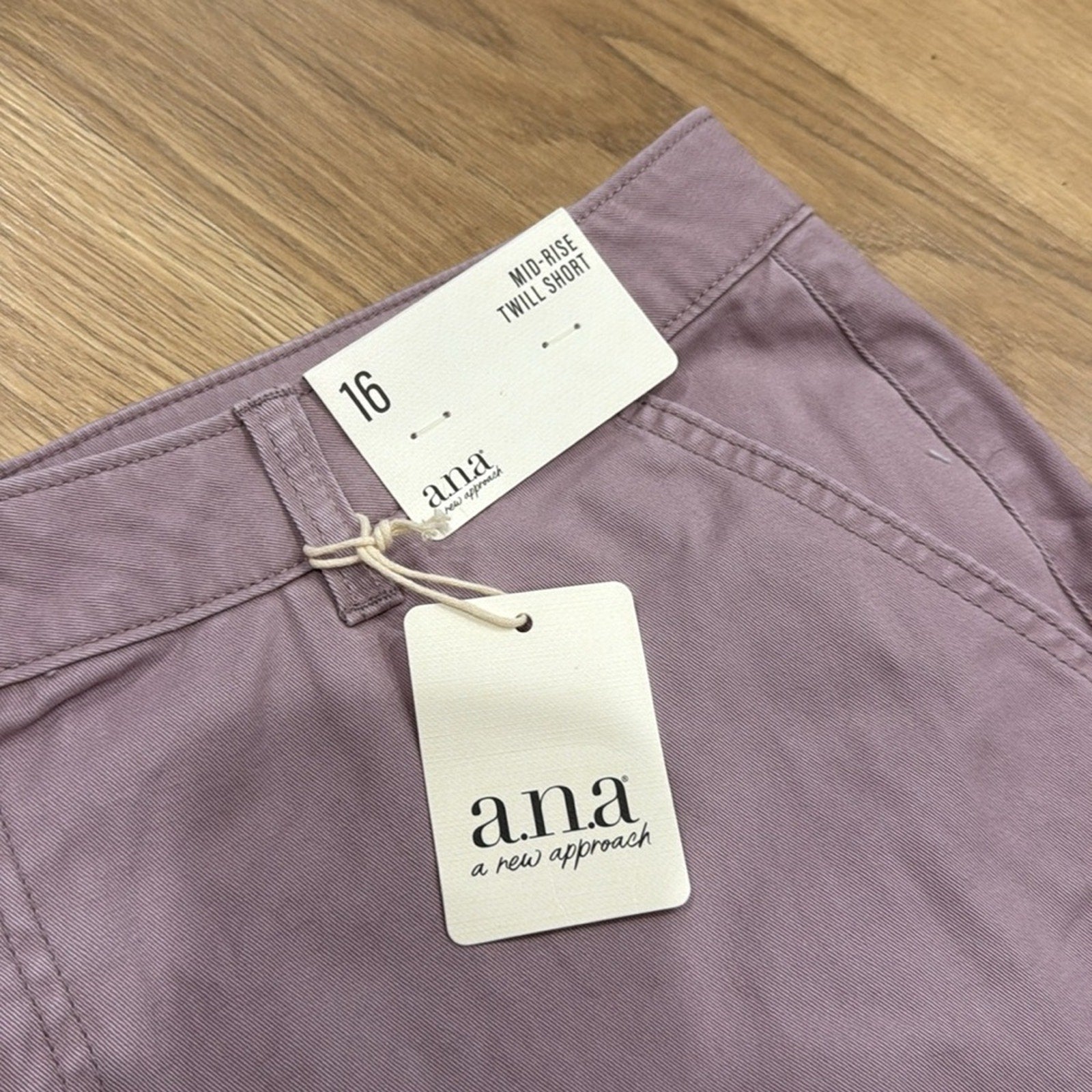 ANA Mid Rise Twill Short Lavender Chino Style Shorts Size 16 NEW!