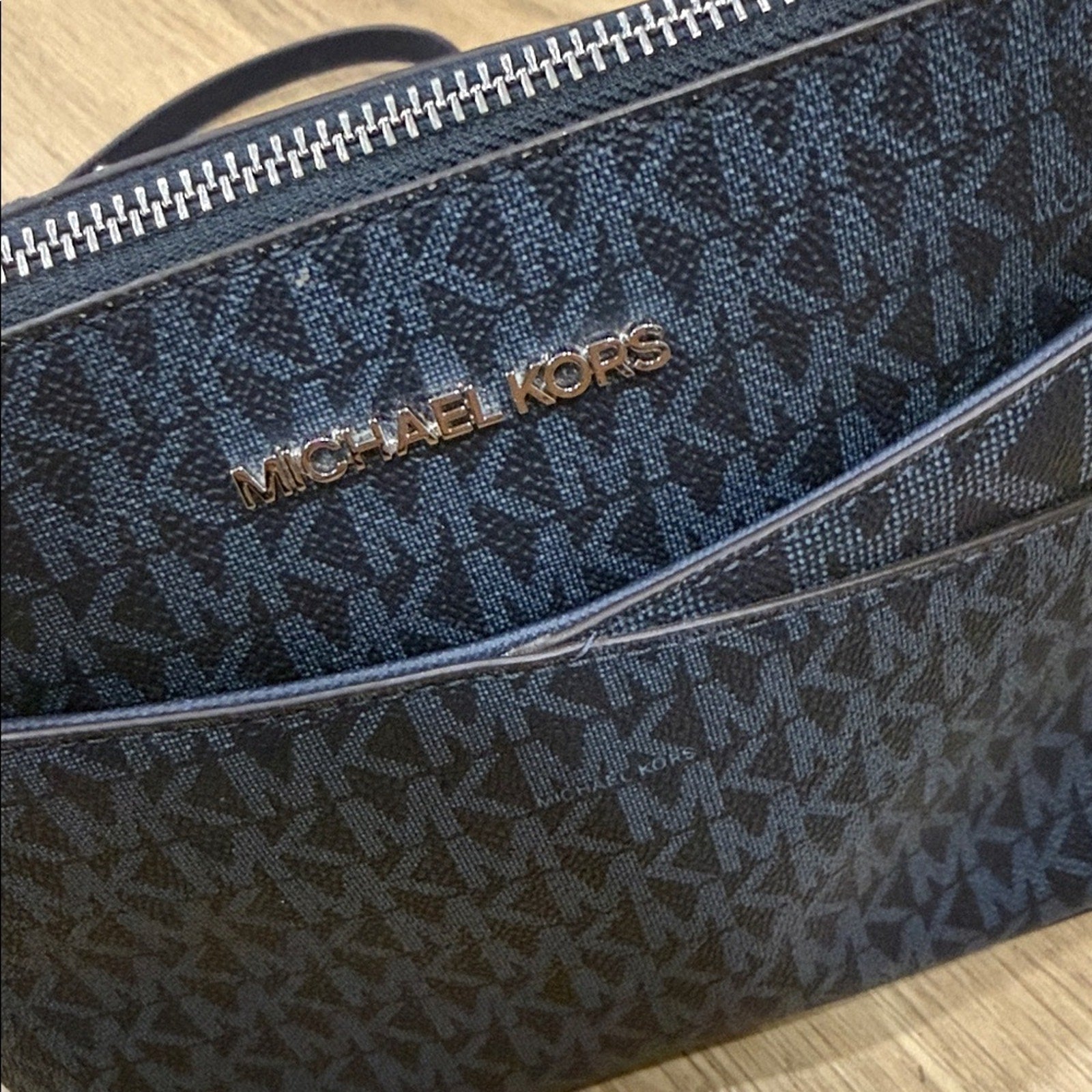 Michael Kors Jet Set Travel Med Signature Logo Dome Crossbody Bag Admiral Blue