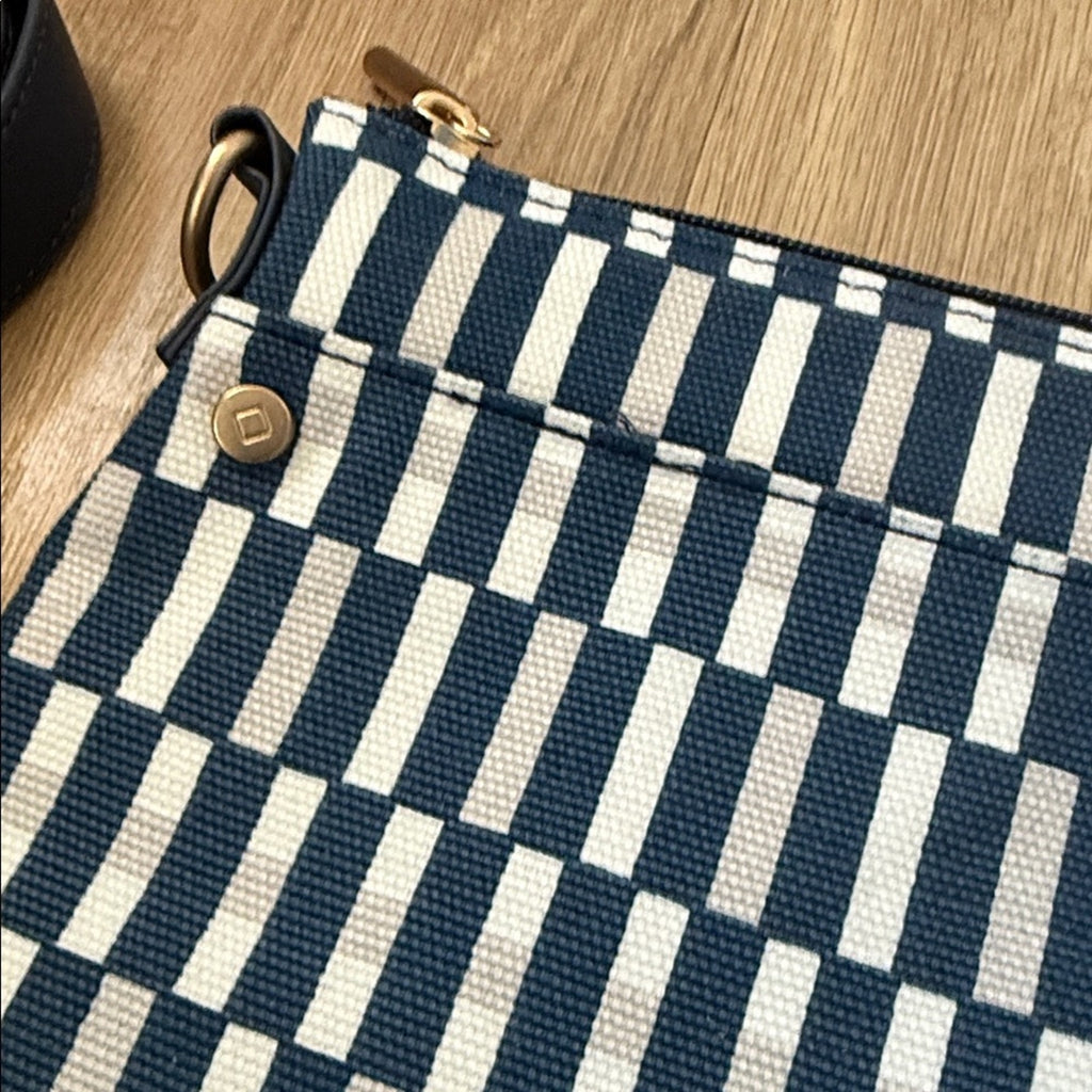 Thirty One Stylish Blue and White Patterned Women's Crossbody Bag New!