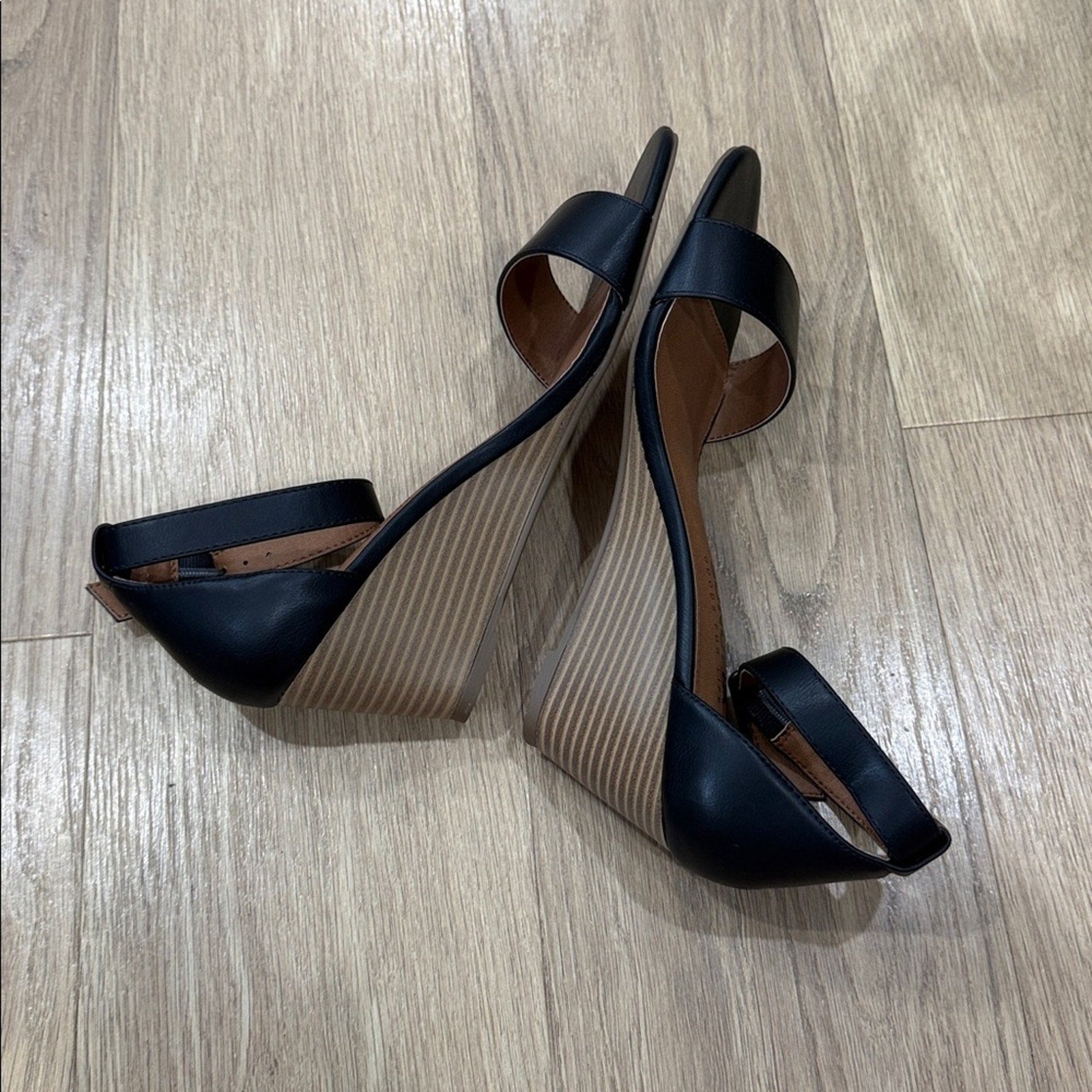 Sonoma Women's Malinois Black and Tan Wedge Heels Size 7.5
