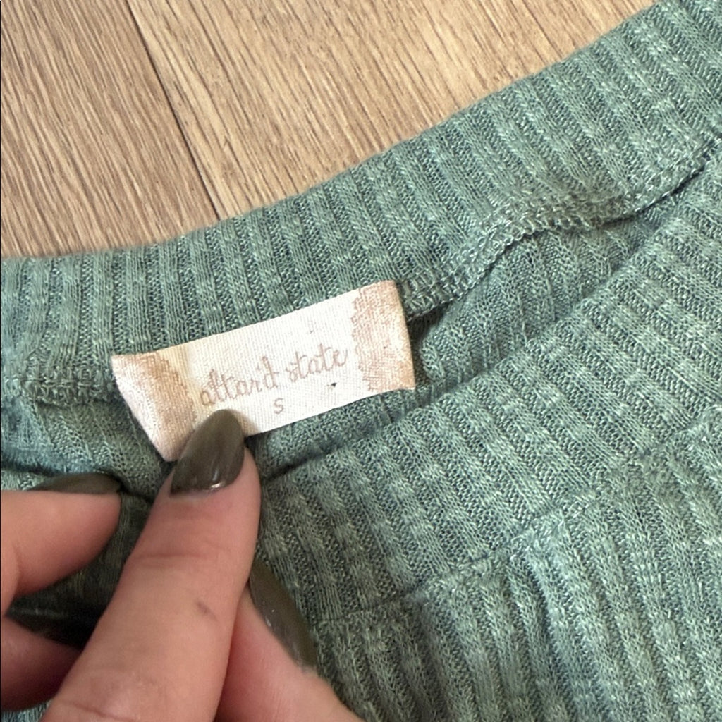 Altar'd State Green Ribbed Raw Hem Balloon Sleeve Top Size Small