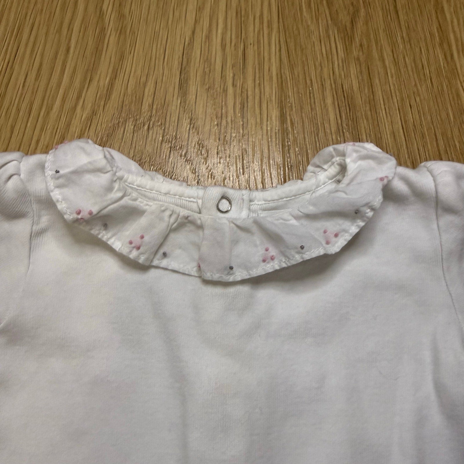 Bout'chou Baby White Long-Sleeve Ruffled Collar Bodysuit Size 12 Months