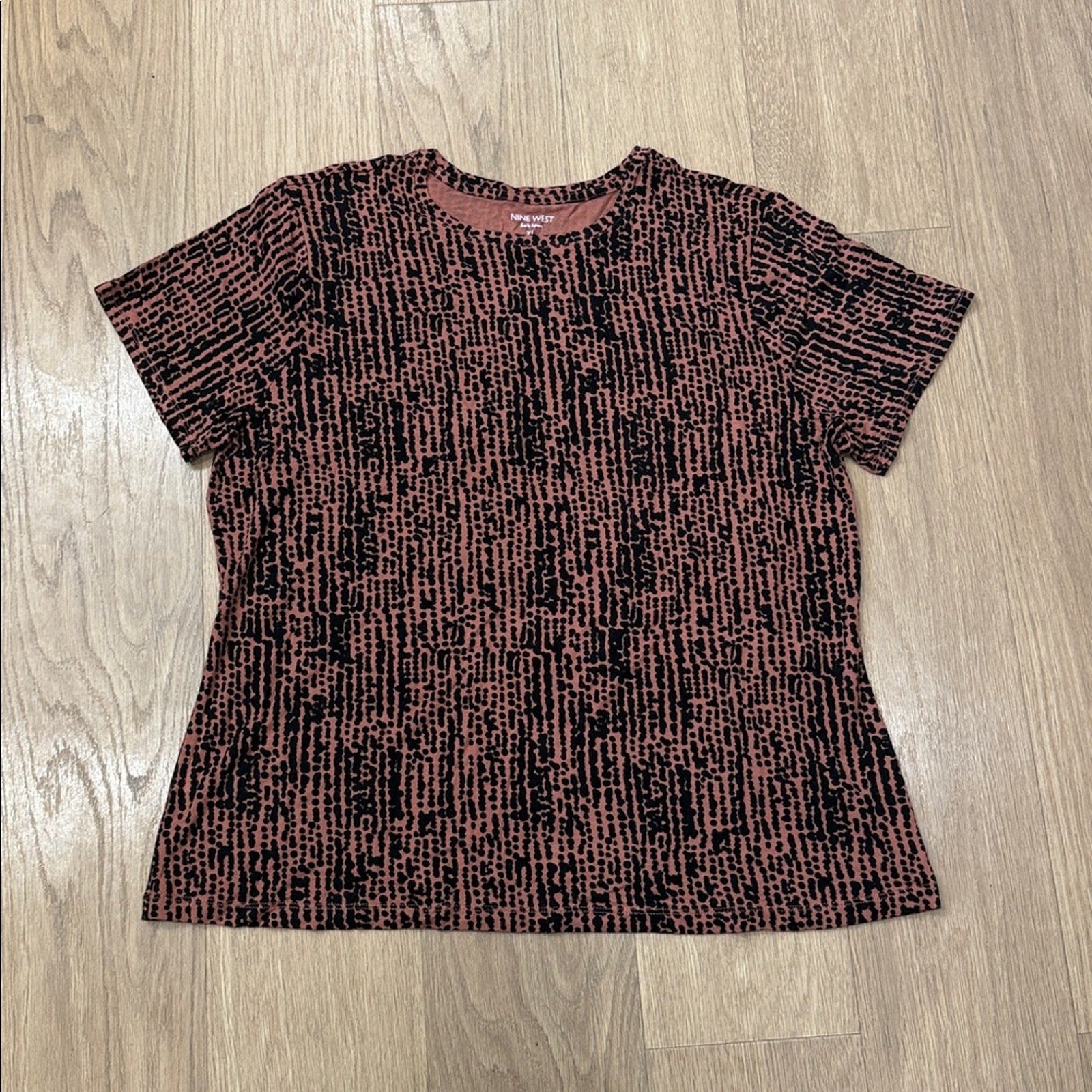 Nine West Soft Spun Short Sleeve Top in Black and Tan Pattern Size XL