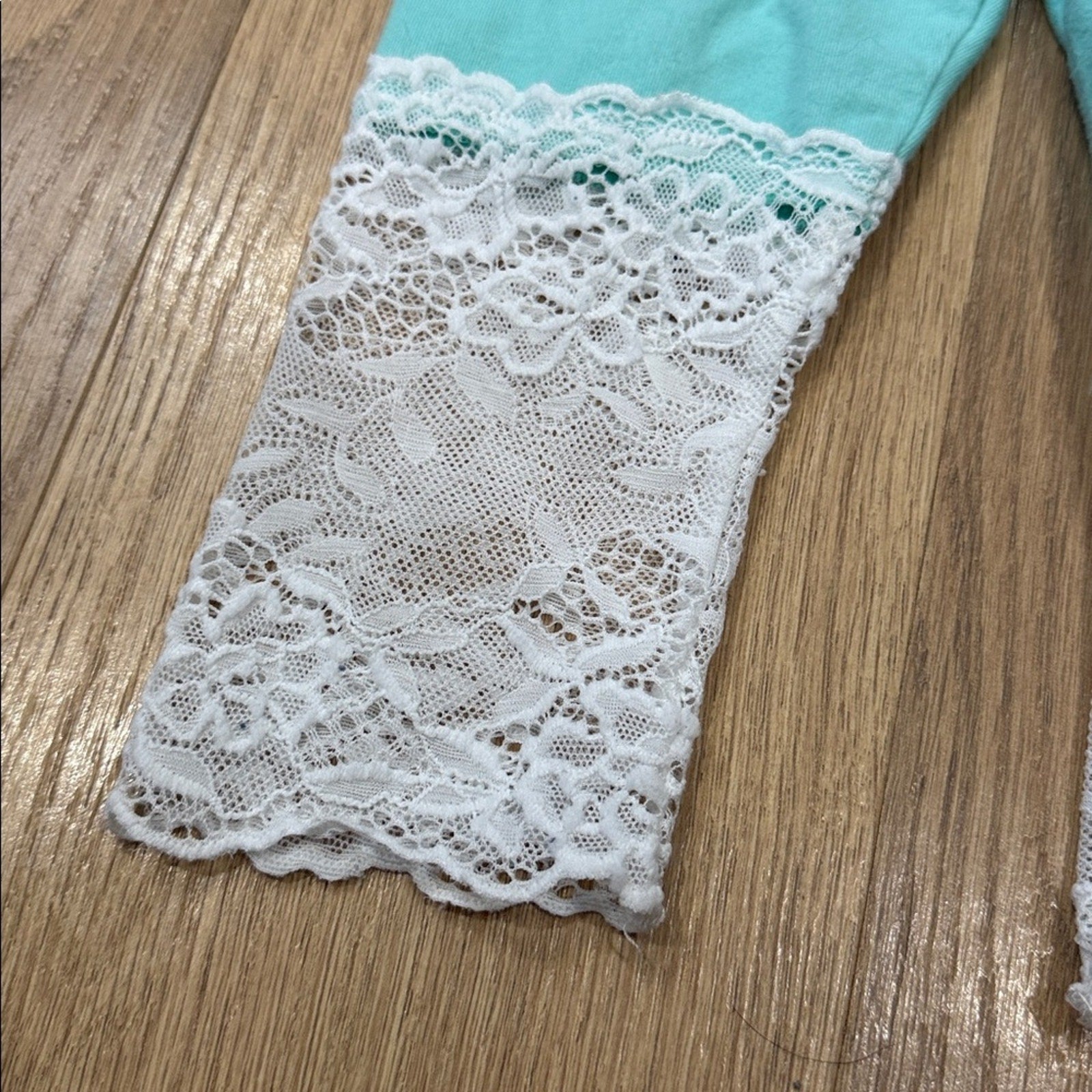 M.L. Kids Aqua Leggings with White Lace Trim Size 3T