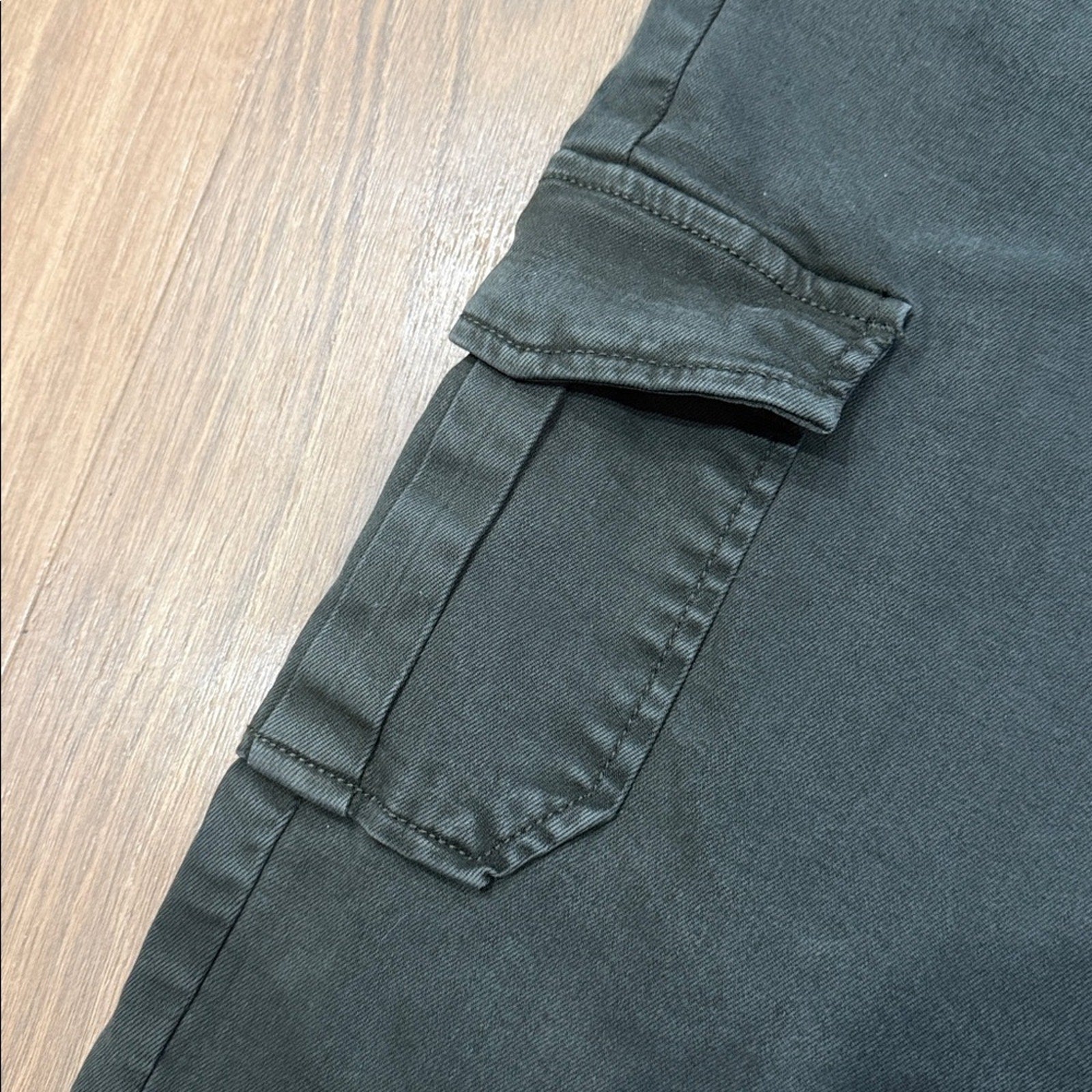 Well Worn Green Cargo Style Pants Size 16