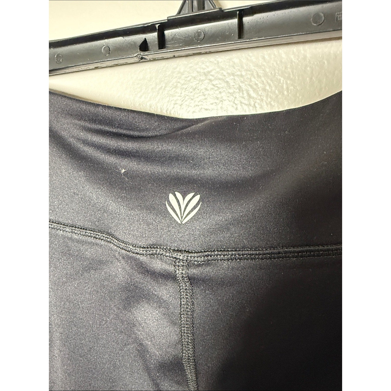 Forever 21 Black Capri Leggings Size Large