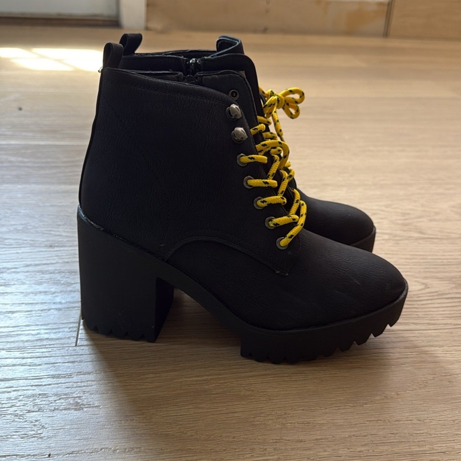 Seven Flatiron Black Lace-Up Combat Boots with Yellow Accents Size 8 NEW!