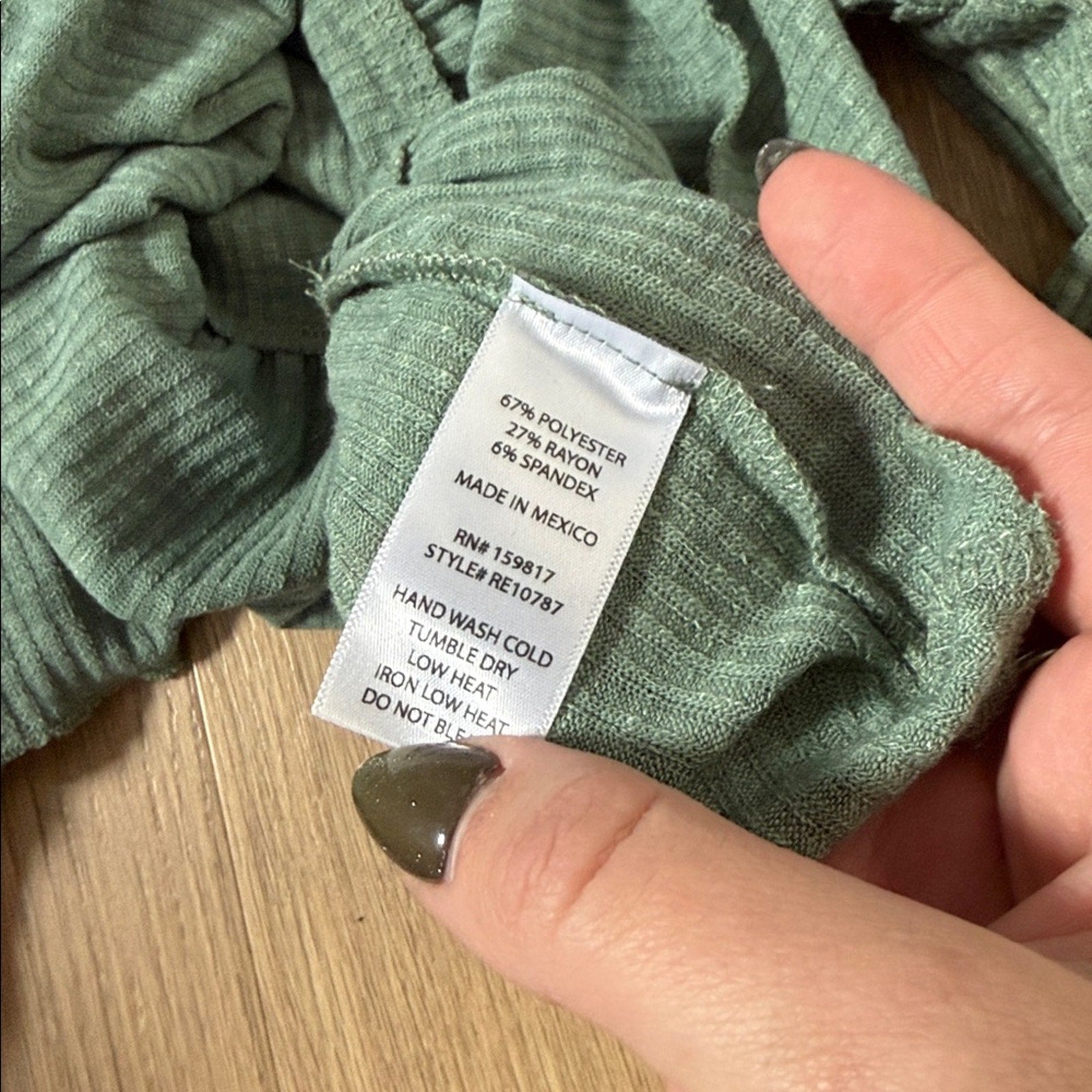 Altar'd State Green Ribbed Raw Hem Balloon Sleeve Top Size Small