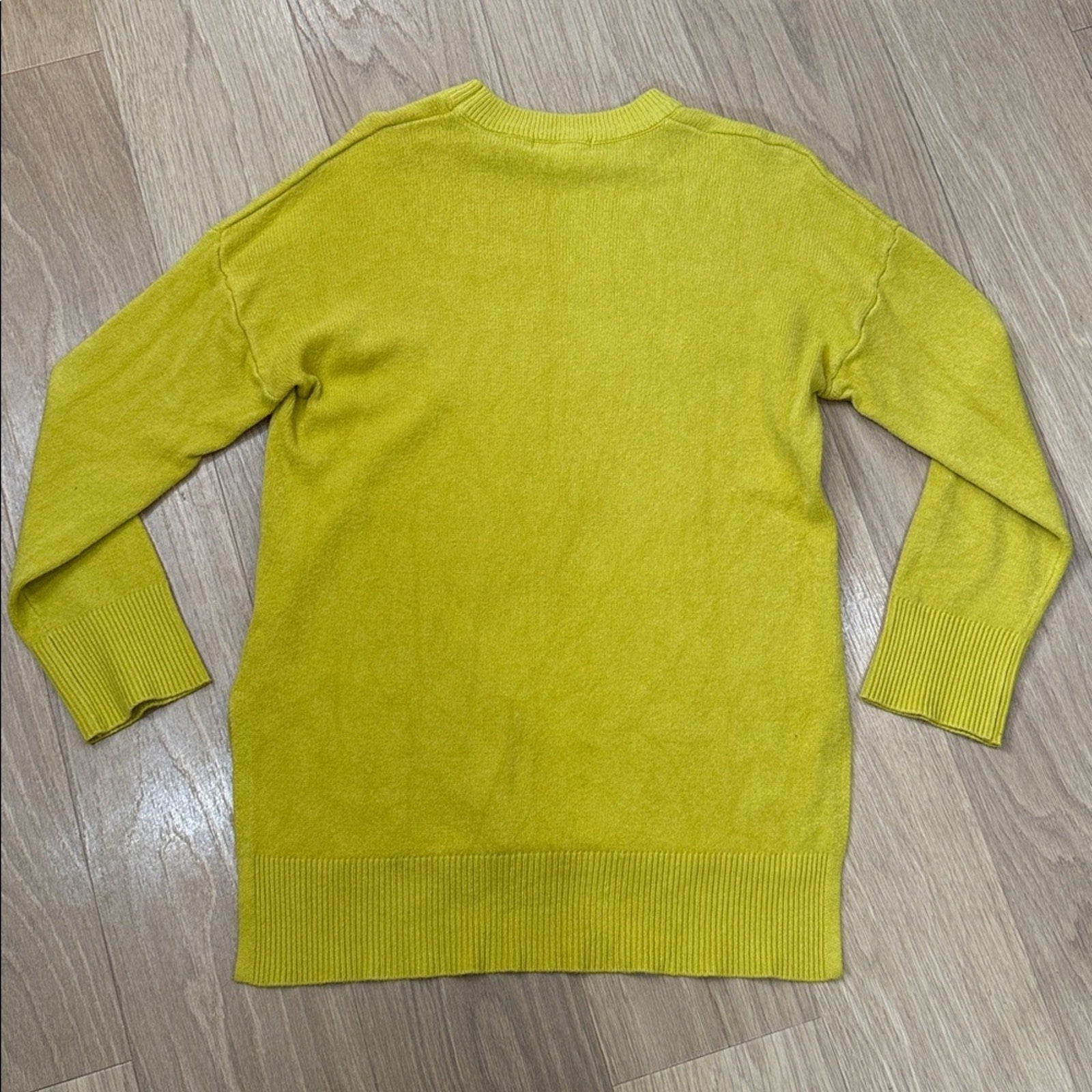 T Tahari Women's Yellow Crew Neck Sweater Size Medium