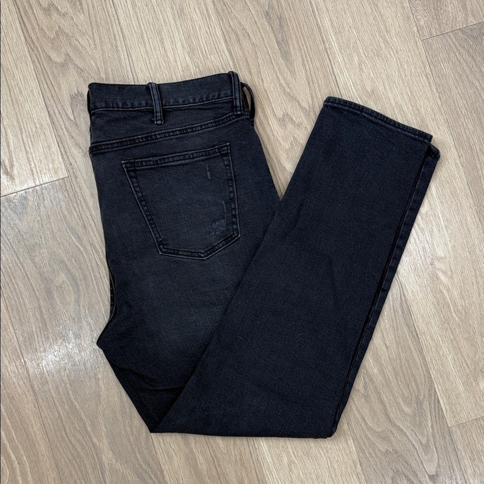 Old Navy Black Relaxed Slim Jeans Size 38/32