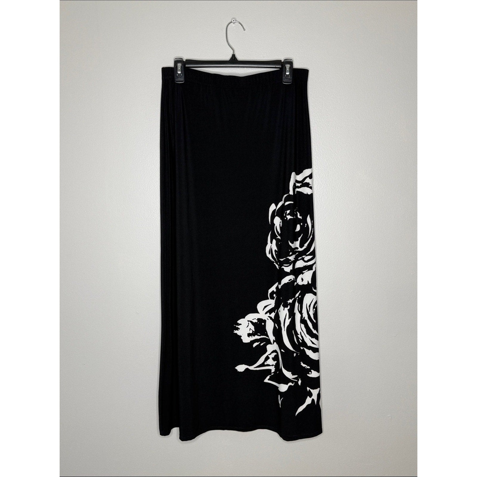 Chico's Black Floral Print Maxi Skirt - Classic Women's Skirt Size 1 / Medium