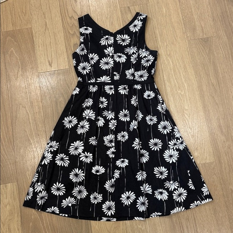 Talbots Black and White Floral Fit-and-Flare A Line Sleeveless Dress Size 10P