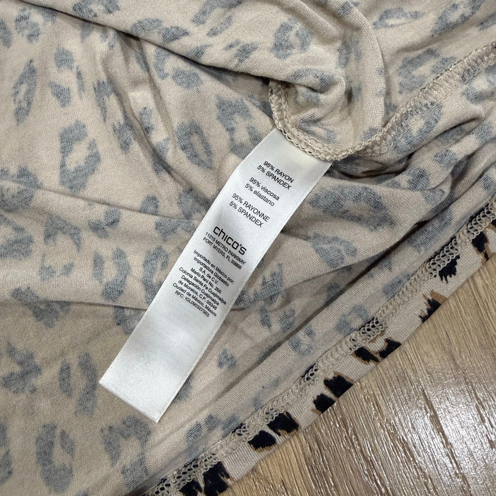 Chico's Leopard Print Criss-Cross V-Neck Long Sleeve Top Size 3 / XL