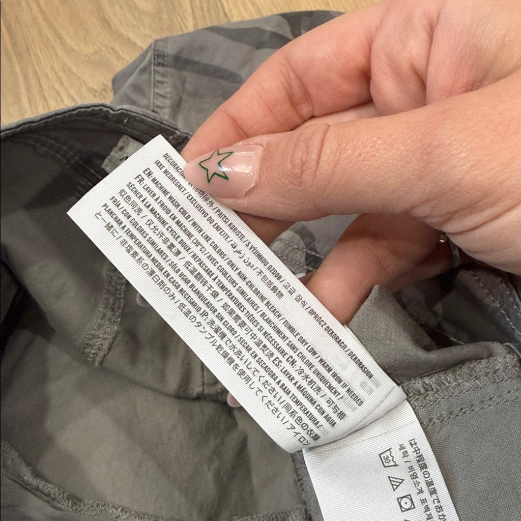 Abercrombie & Fitch Curve Love Gray Camouflage Cargo Pants Size 33 / 16R