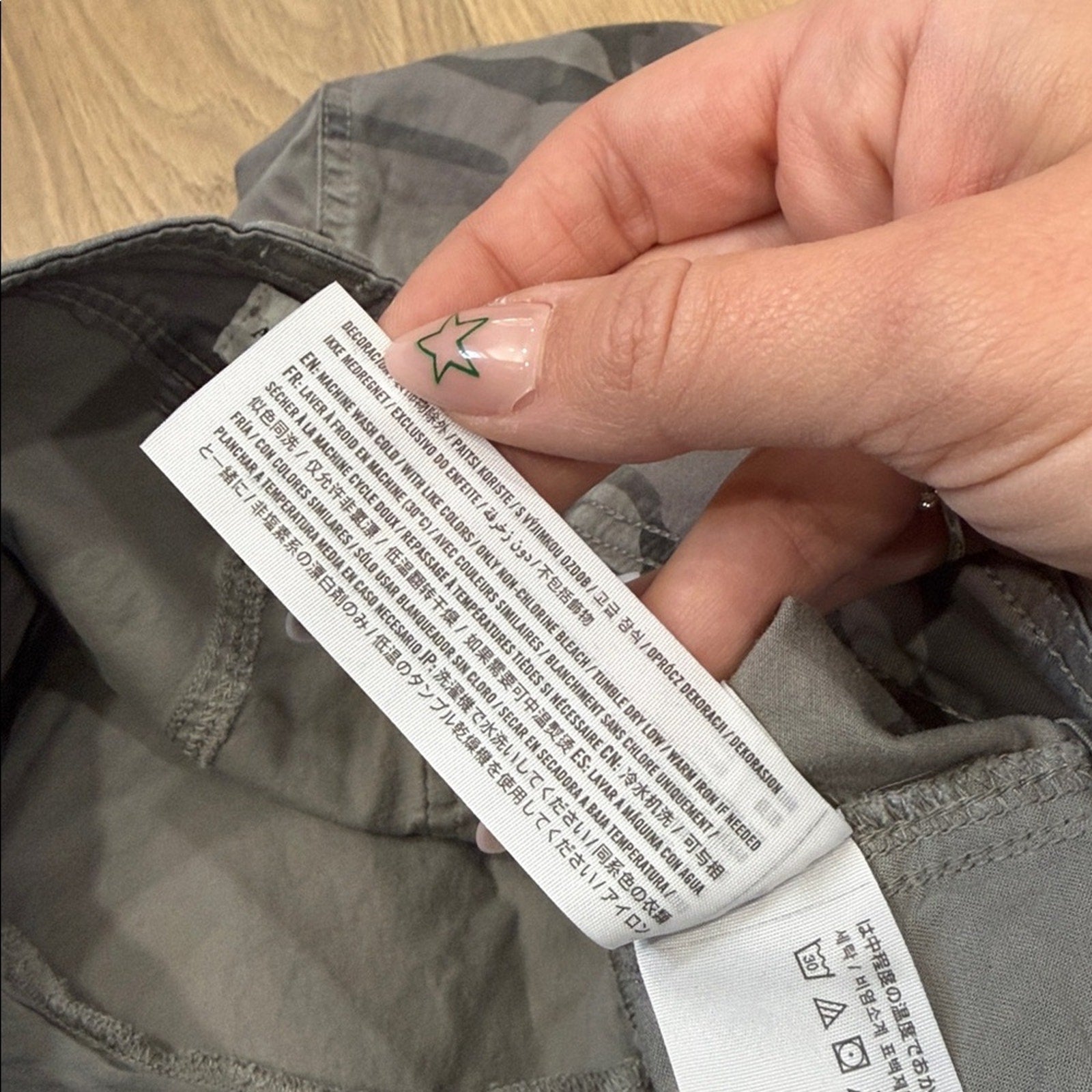 Abercrombie & Fitch Curve Love Gray Camouflage Cargo Pants Size 33 / 16R