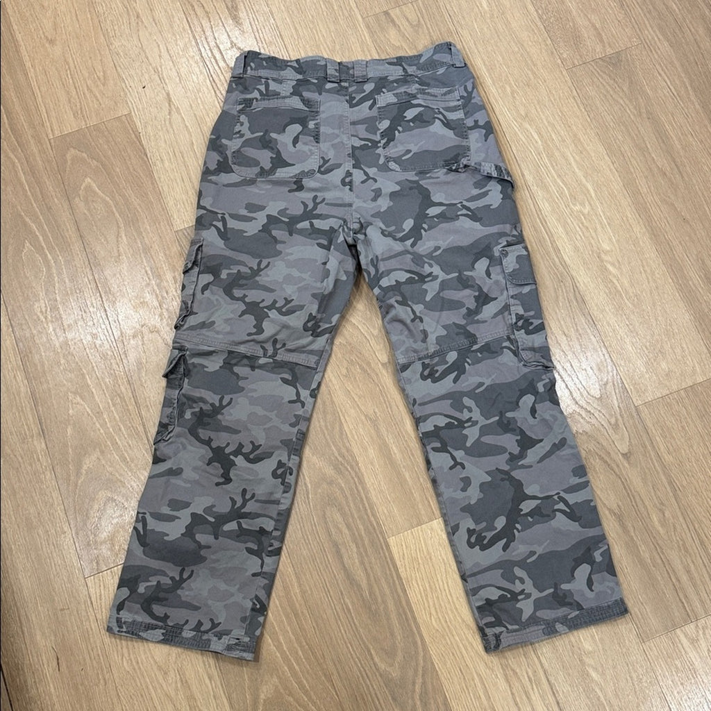 Abercrombie & Fitch Curve Love Gray Camouflage Cargo Pants Size 33 / 16R