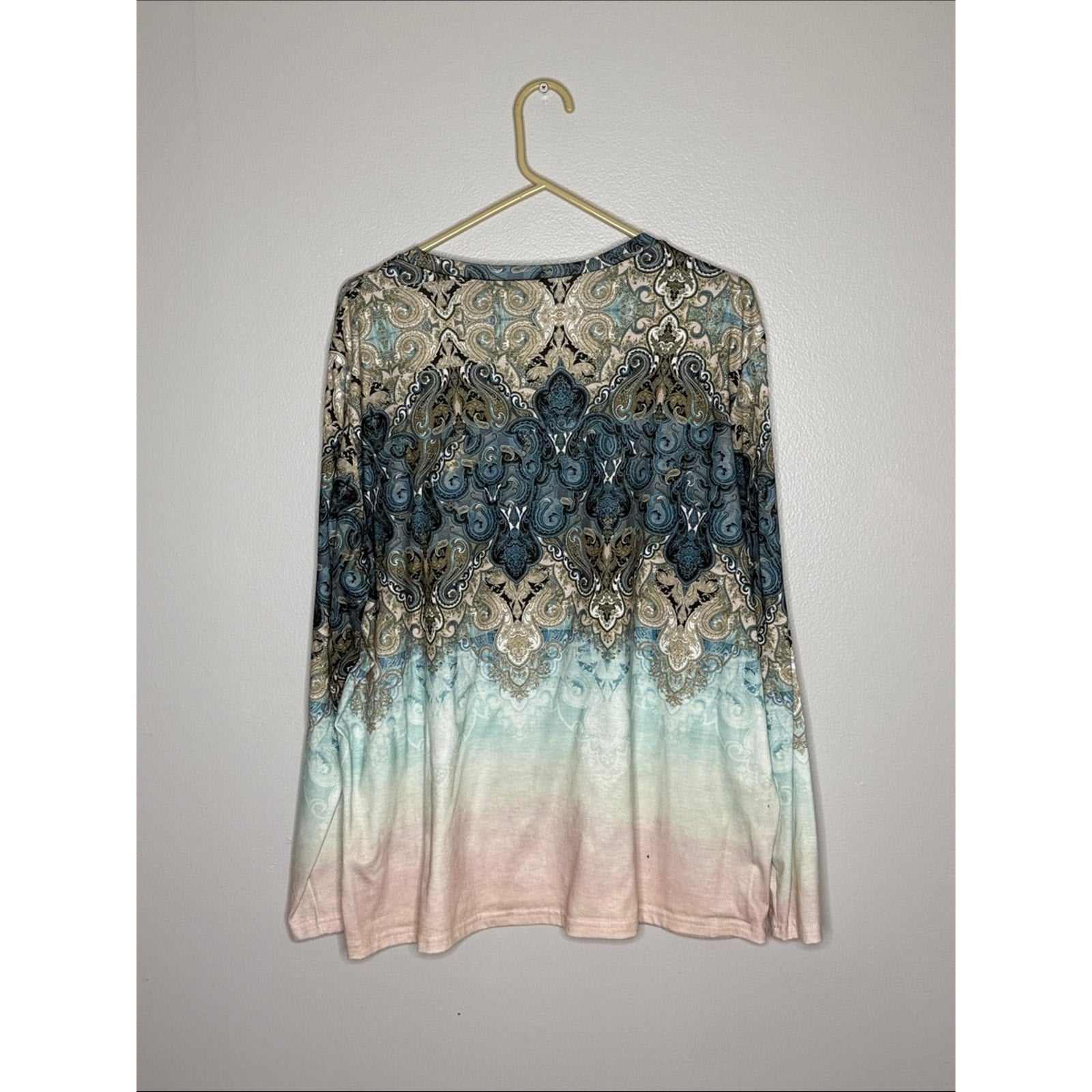 Noracora Long Sleeve Ombre Paisley Print Top in Blue and Pink Size XXL