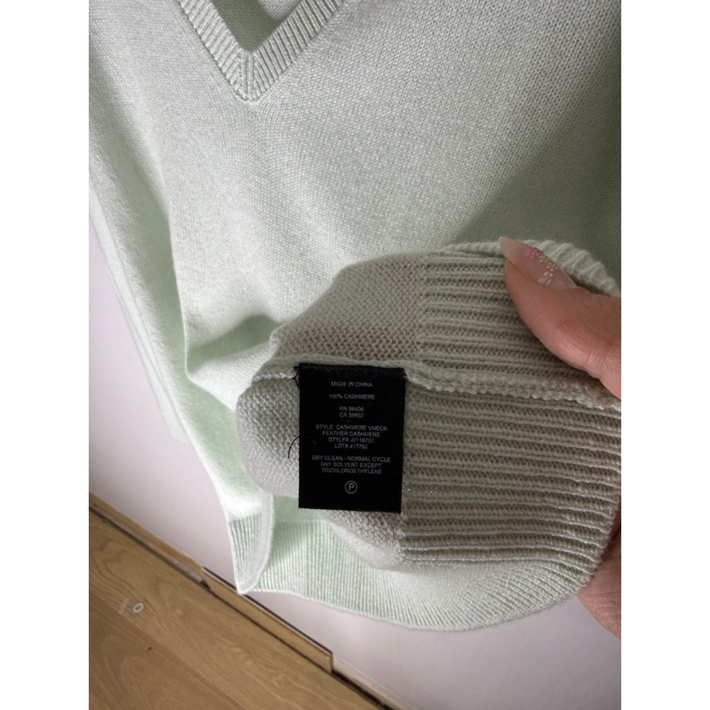 Theory Pale Mint V-Neck Cashmere Sweater Size Large NEW!
