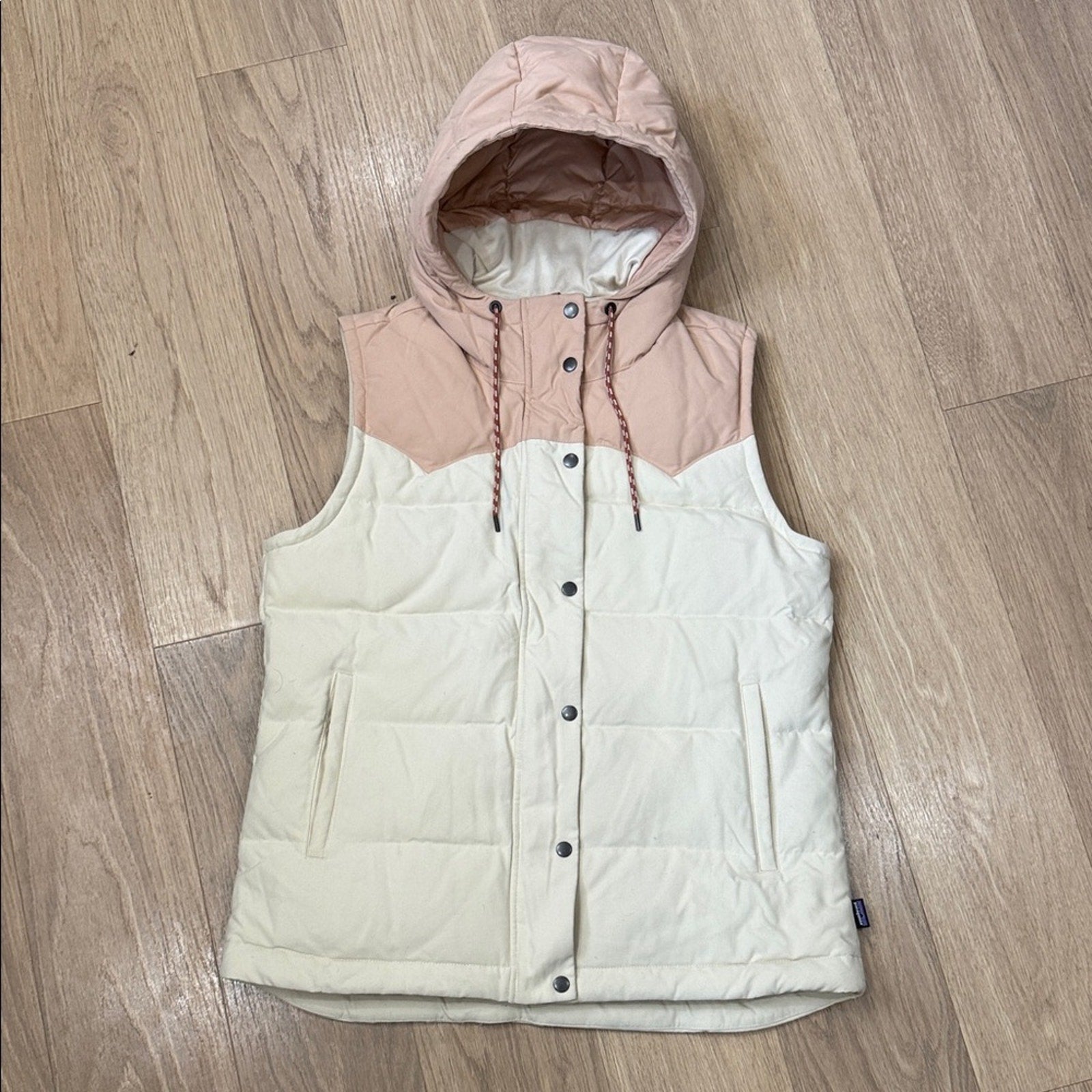 Patagonia Women's Bivy Hooded Down Vest - Oyster White & Pink Size Large