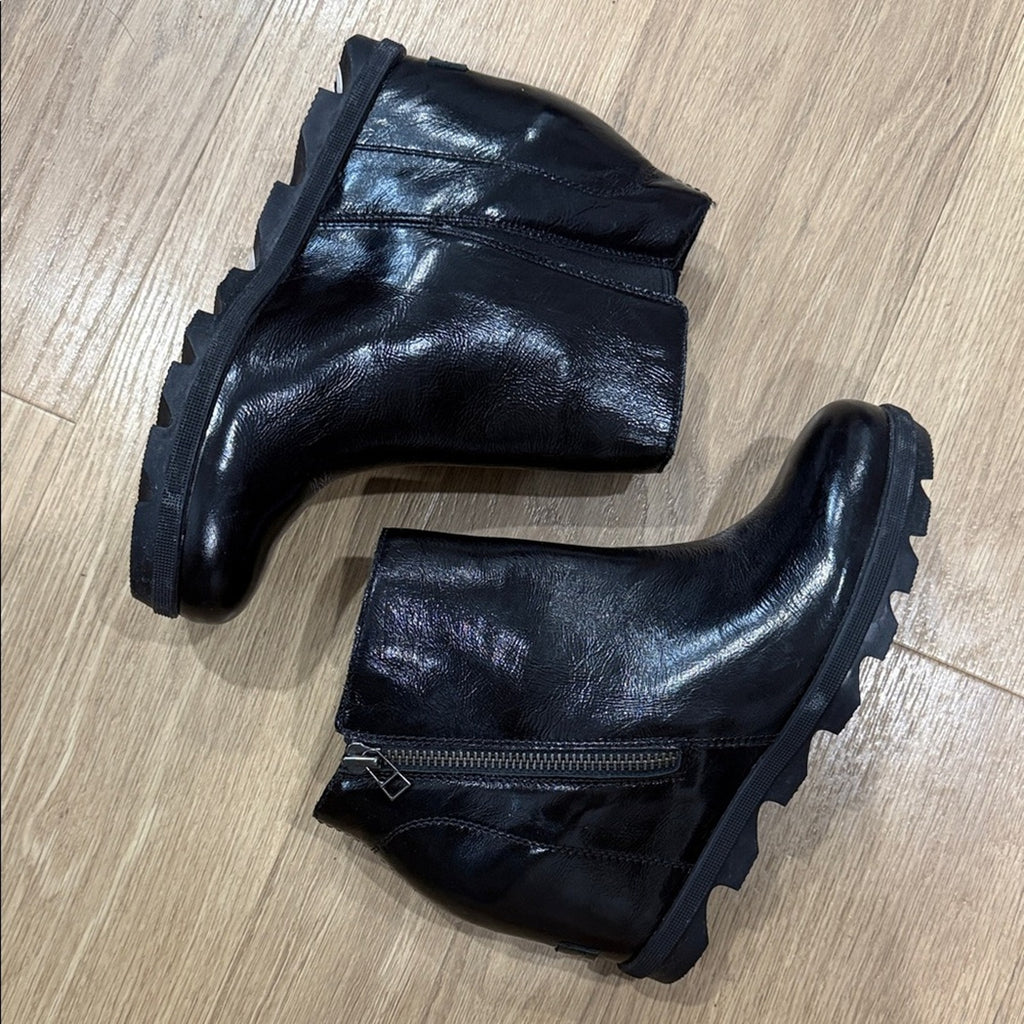 Sorel Joan of Arctic Wedge II Zip Boot - Black Patent Leather, Size 9