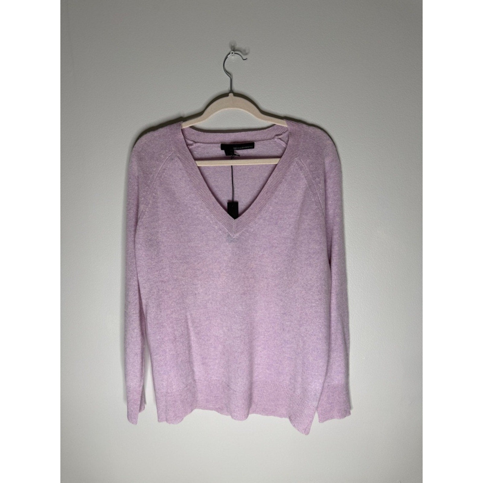 360 Cashmere Women's V-Neck Lavender Sweater Size Large NEW!