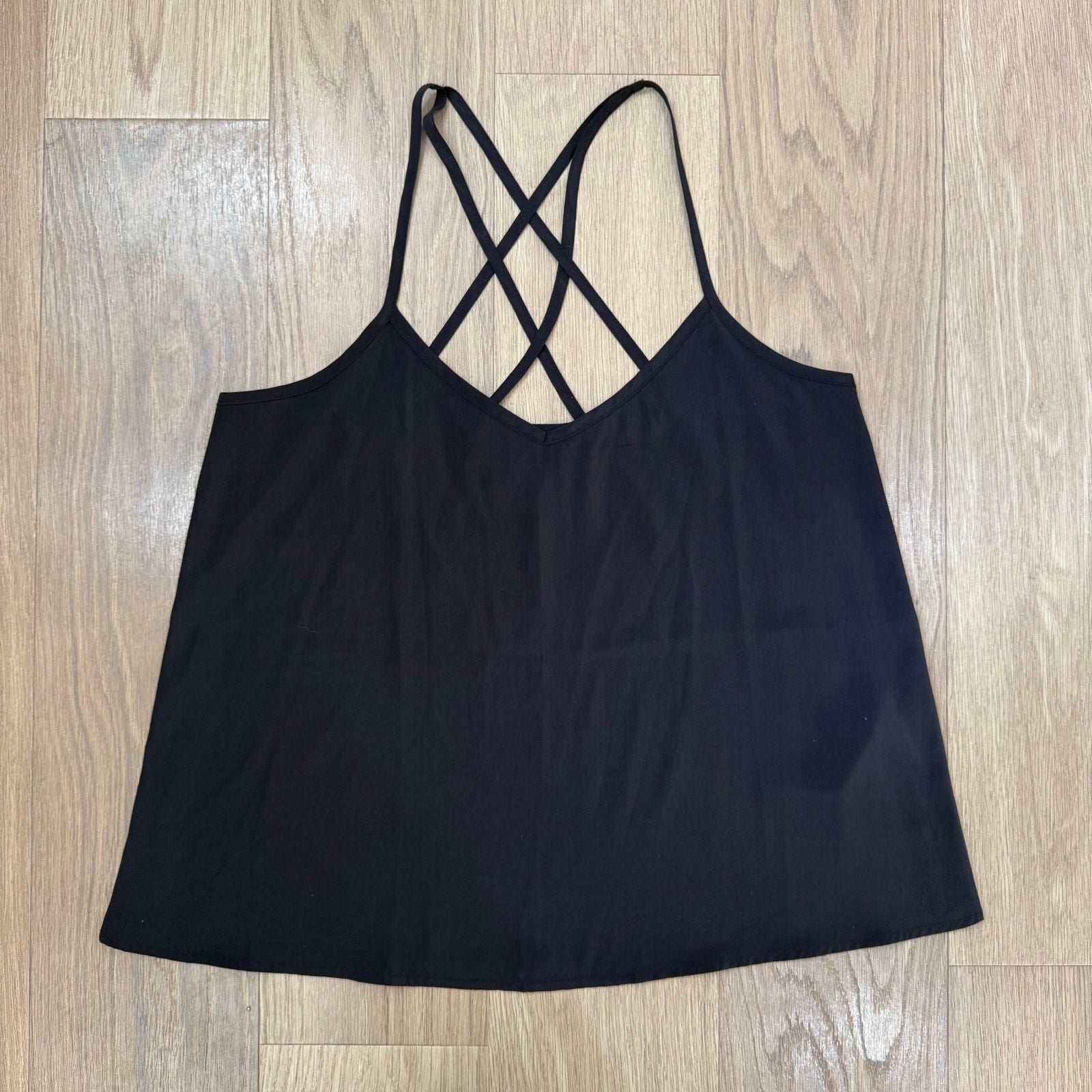 Hollister Women's Black Criss-Cross Strappy Flowy V-Neck Tank Top Size Medium