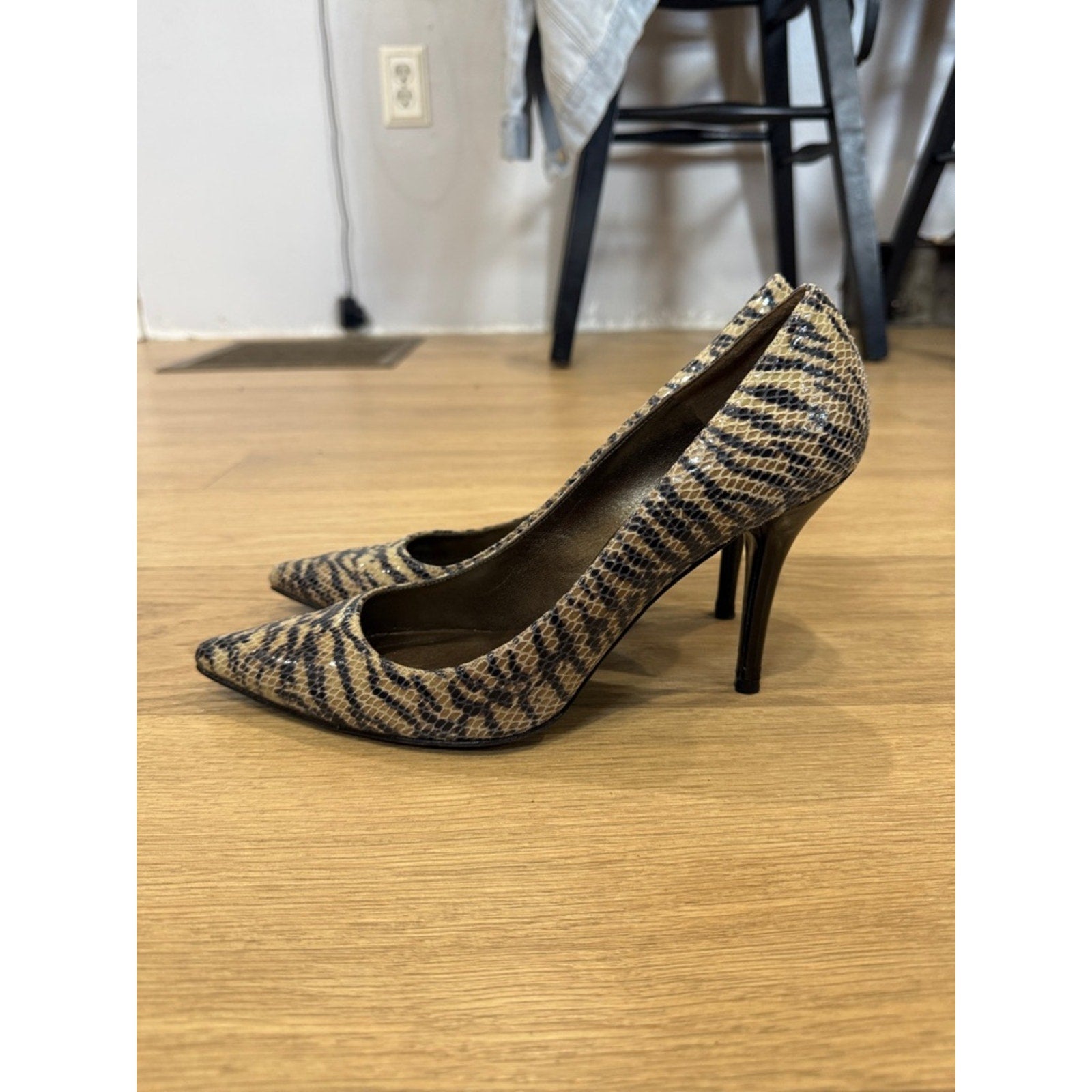 Stuart Weitzman Daisy Cognac Tiger Snake Pointed Toe High Heel Pumps Size 9.5