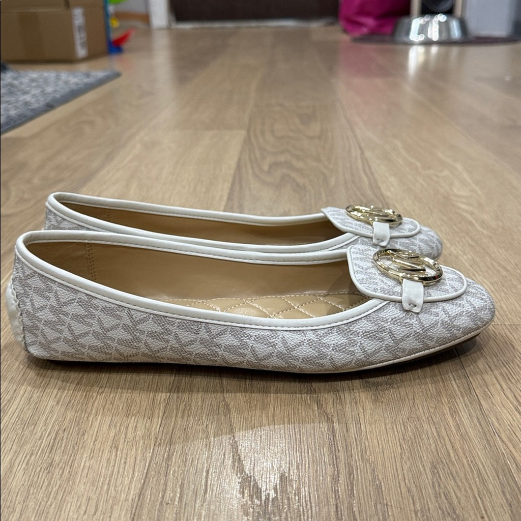 Michael Kors Lillie Logo Moccasins in Vanilla Colored Logo Print Canvas / Gold 9