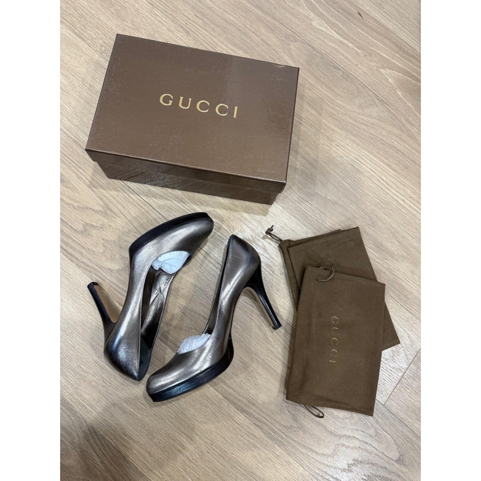Gucci Metallic Silver Leather High Heel Pumps Size 9.5