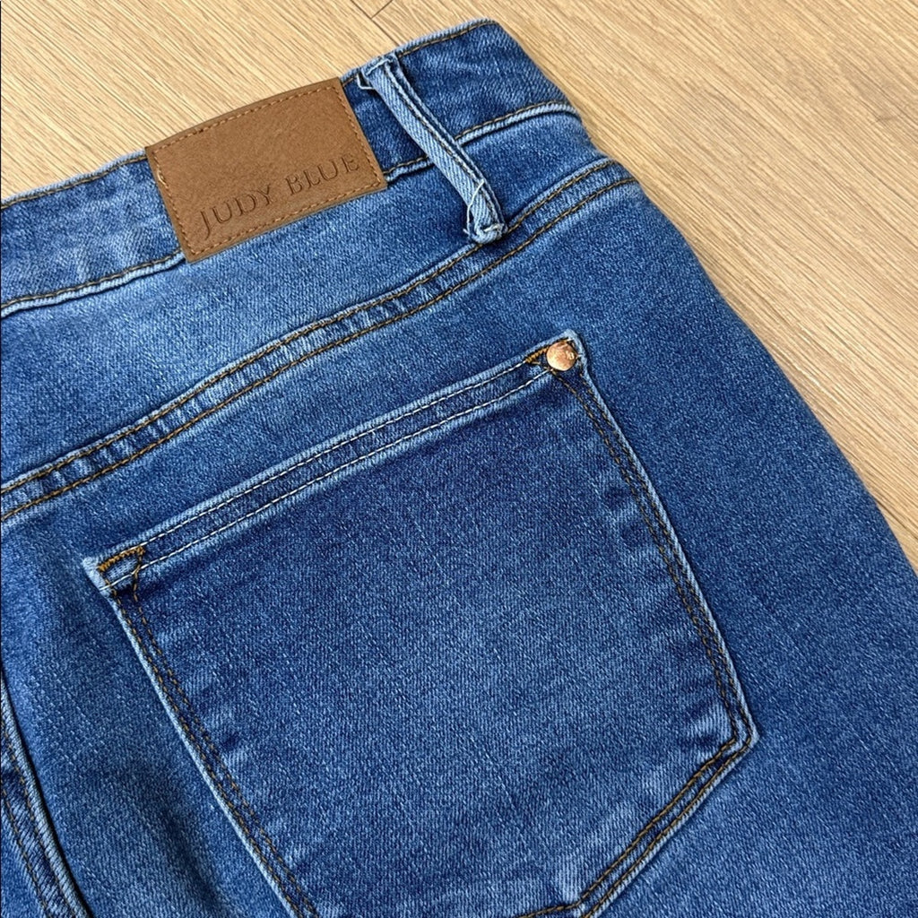 Judy Blue Boot Cut Raw Hem Jeans in Classic Blue Size 14W