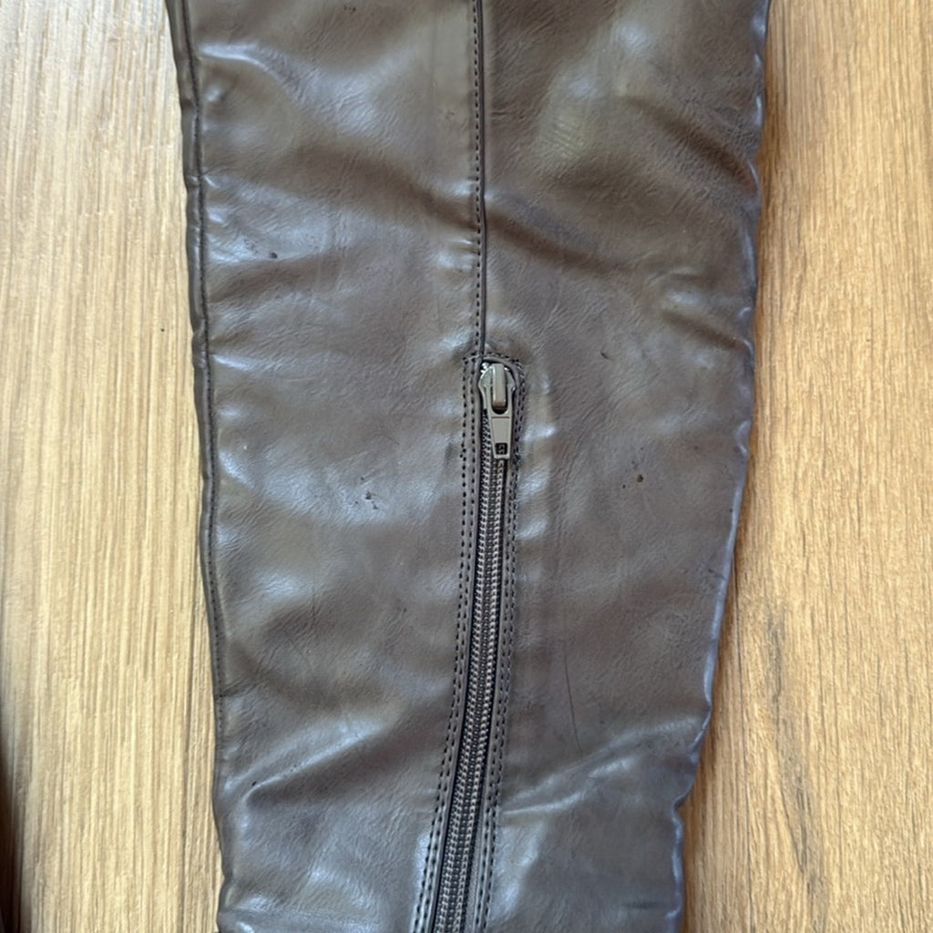 MIA Stylish Brown Knee / Over the Knee Women's Boots Size 6