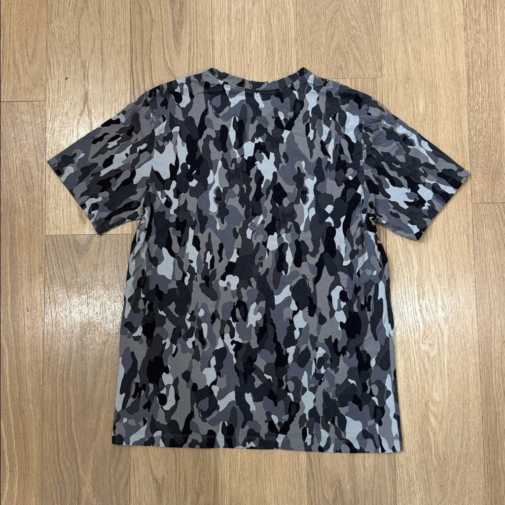 Nike Sportswear Club Men's Gray and Black T-Shirt Size Medium