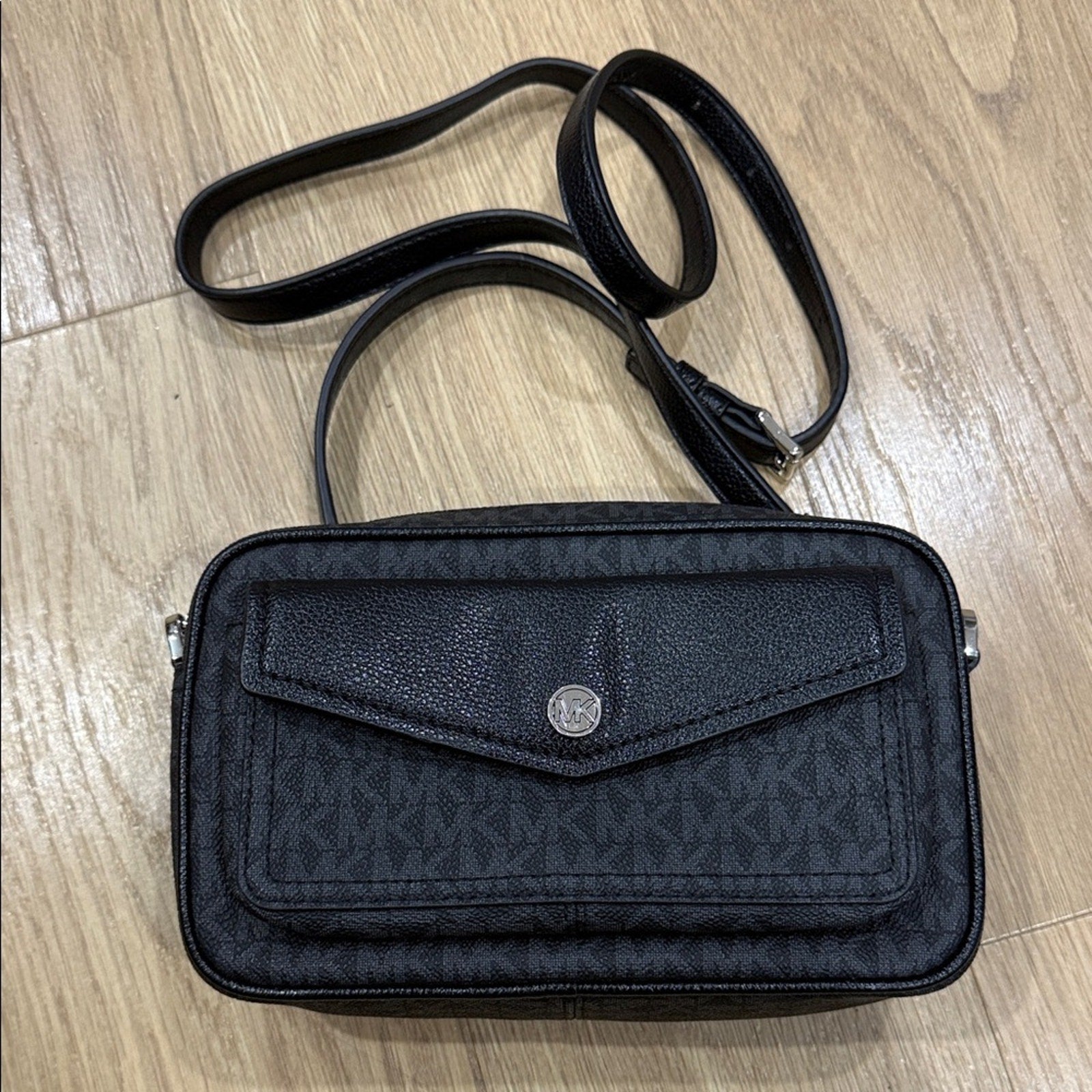 Michael Kors Jet Set Travel Medium Pocket Camera Crossbody Bag in PVC