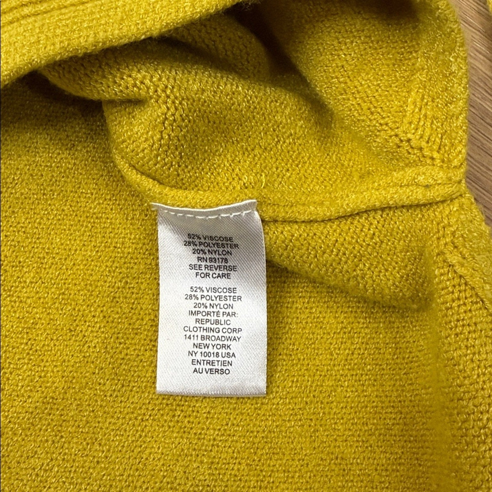 T Tahari Women's Yellow Crew Neck Sweater Size Medium
