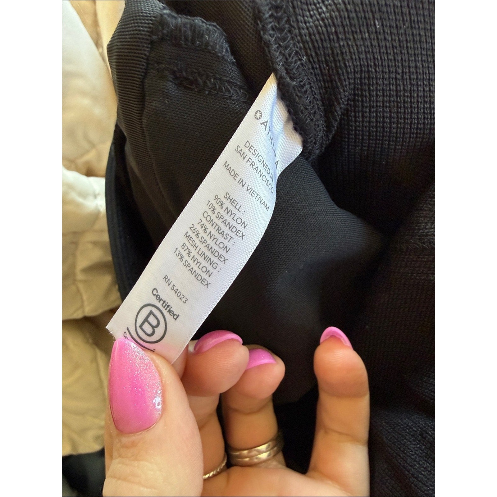 Athleta Headlands Hybrid Cargo Black Leggings Pants Size 4 NEW!