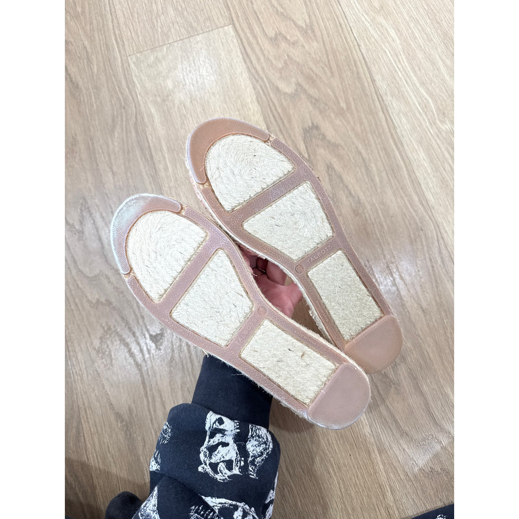 Talbots Ivy Closed Toe Espadrille Flats in a Pink / Coral Silk Suede Size 9.5