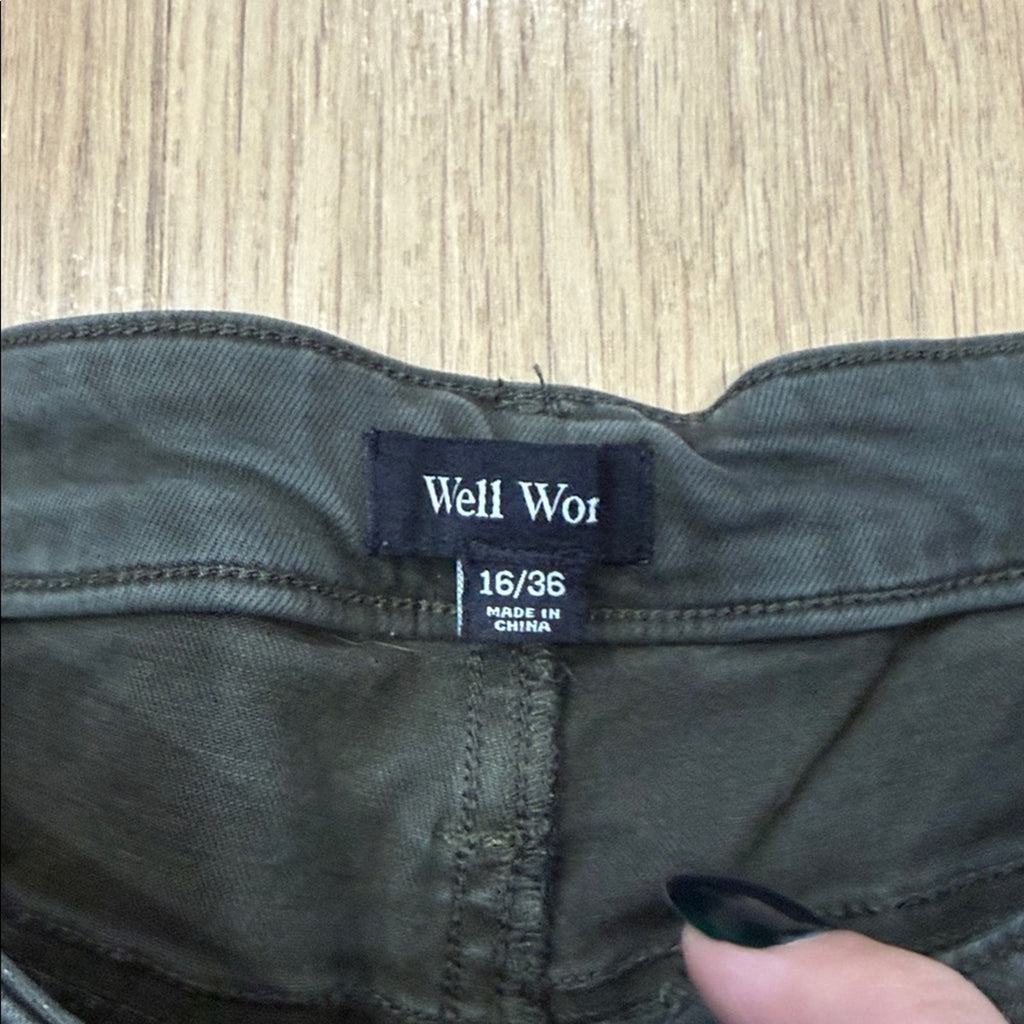Well Worn Green Cargo Style Pants Size 16