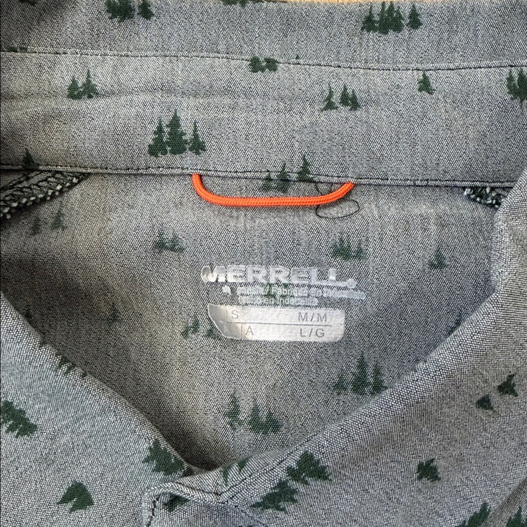 Merrell Men's Gray and Green Tree Patterned Button Down Shirt Size Medium