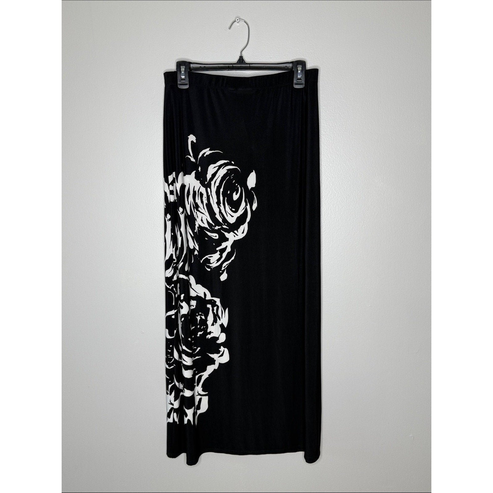 Chico's Black Floral Print Maxi Skirt - Classic Women's Skirt Size 1 / Medium