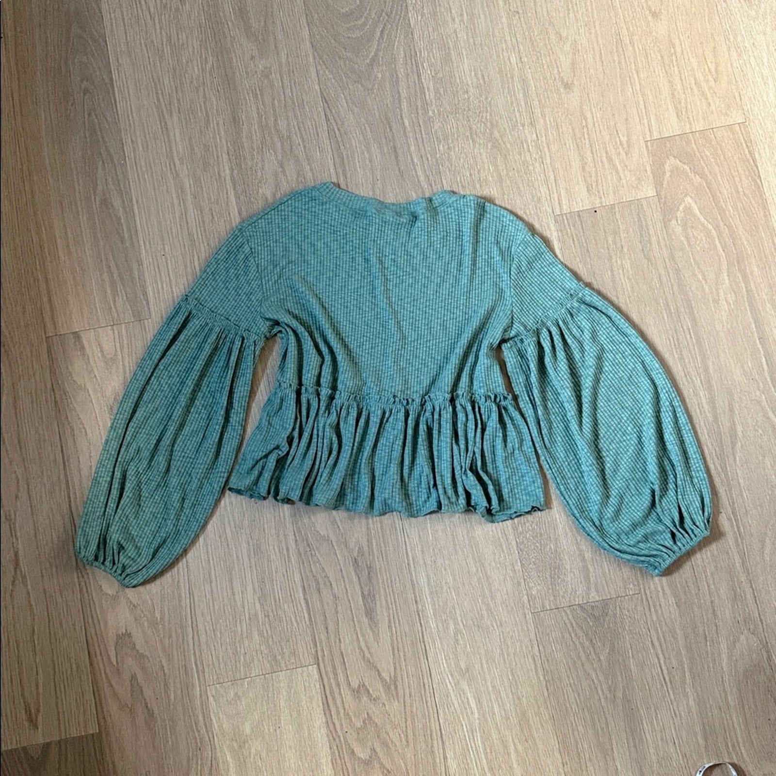 Altar'd State Green Ribbed Raw Hem Balloon Sleeve Top Size Small