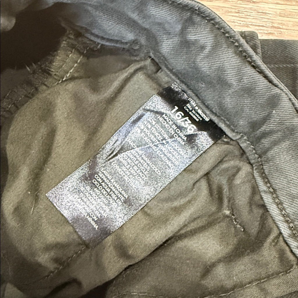 Well Worn Green Cargo Style Pants Size 16