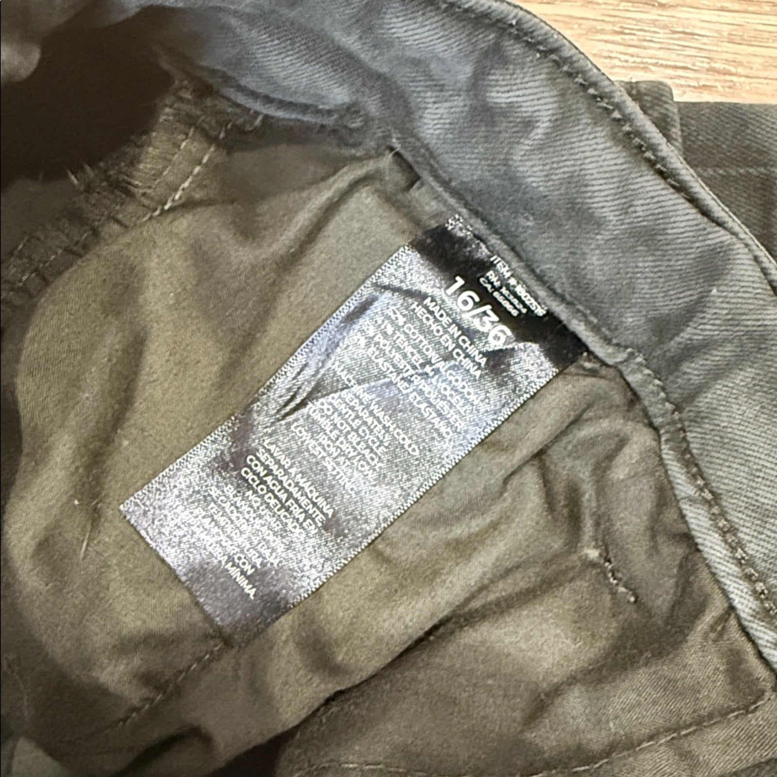 Well Worn Green Cargo Style Pants Size 16