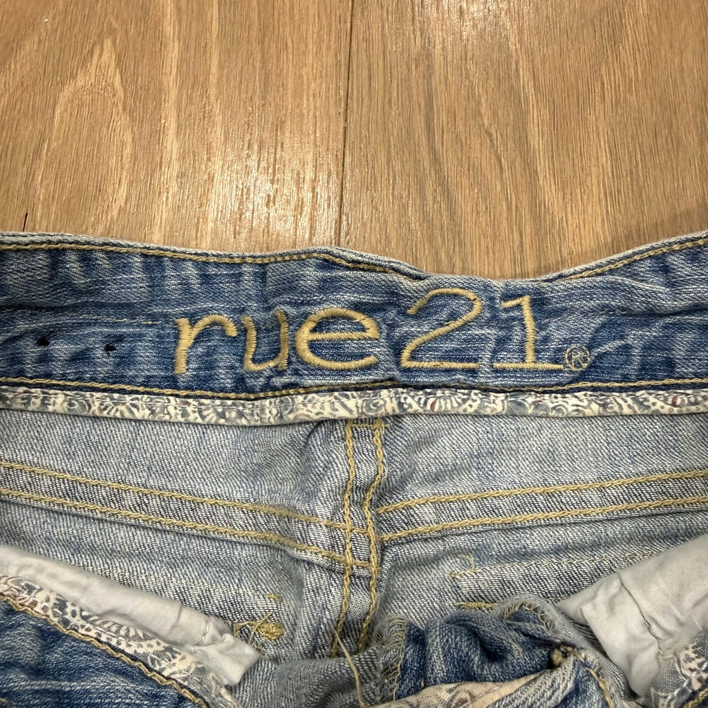 Vintage rue21 Y2K Low-Rise Denim Mini Skirt - Light Wash Raw Hem Size 3/4