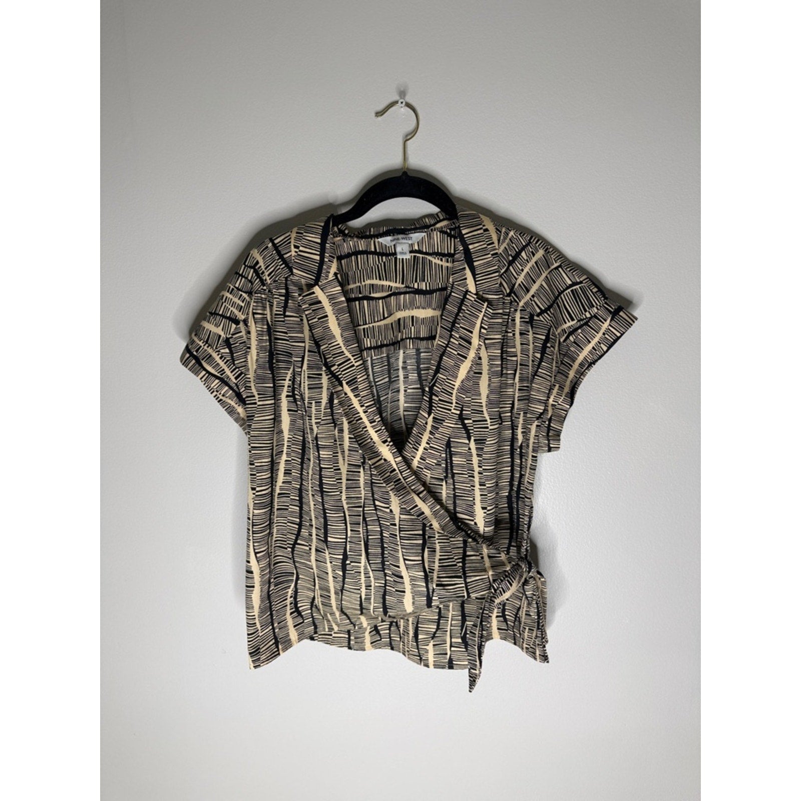 Nine West Black and Cream Patterned Wrap Blouse Size Large