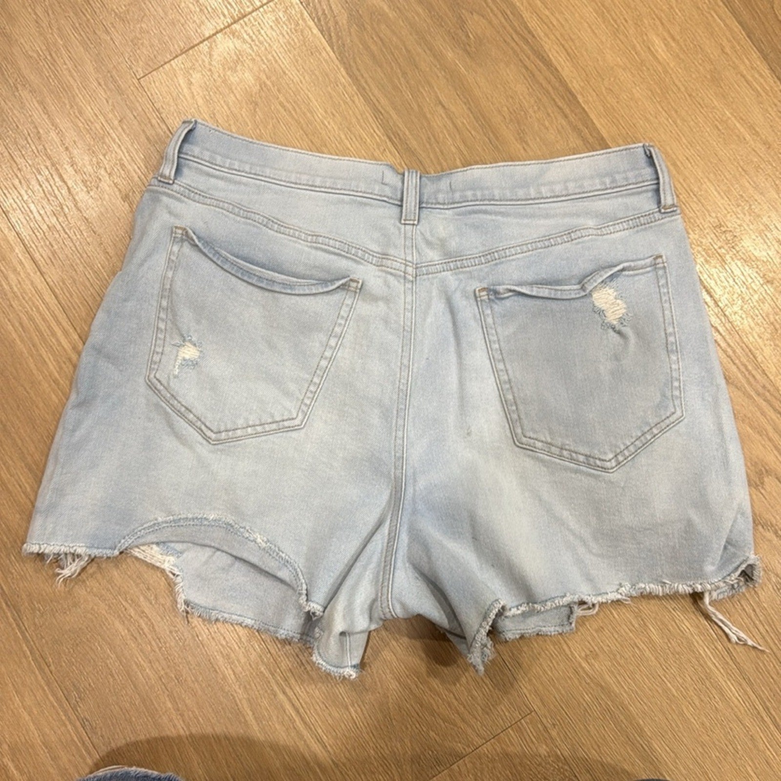 SO Blue Light Wash Distressed Super High Rise 90's Boyfriend Shorts Size 32